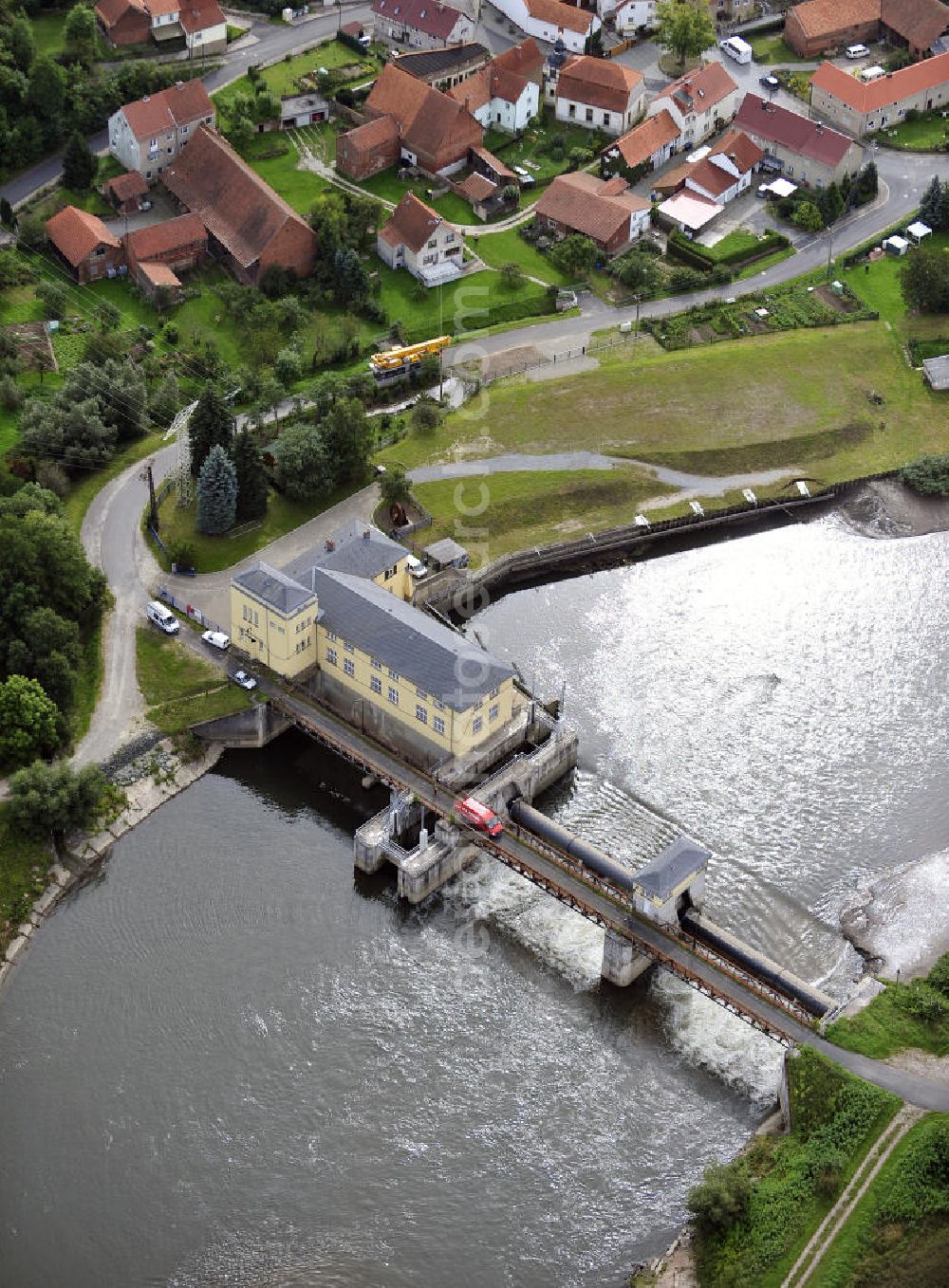 Aerial photograph Krauthausen - Das Wasserkraftwerk über die Werra im Ortsteil Pferdsdorf-Spichra. Das Kraftwerk wurde von 1923 bis 1925 erbaut und nach 14 Jahren Pause seit 1998 wieder durch die E.ON.Thüriner Energie betrieben. The hydropower plant across the Werra River near the district Pferdsdorf-Spichra.