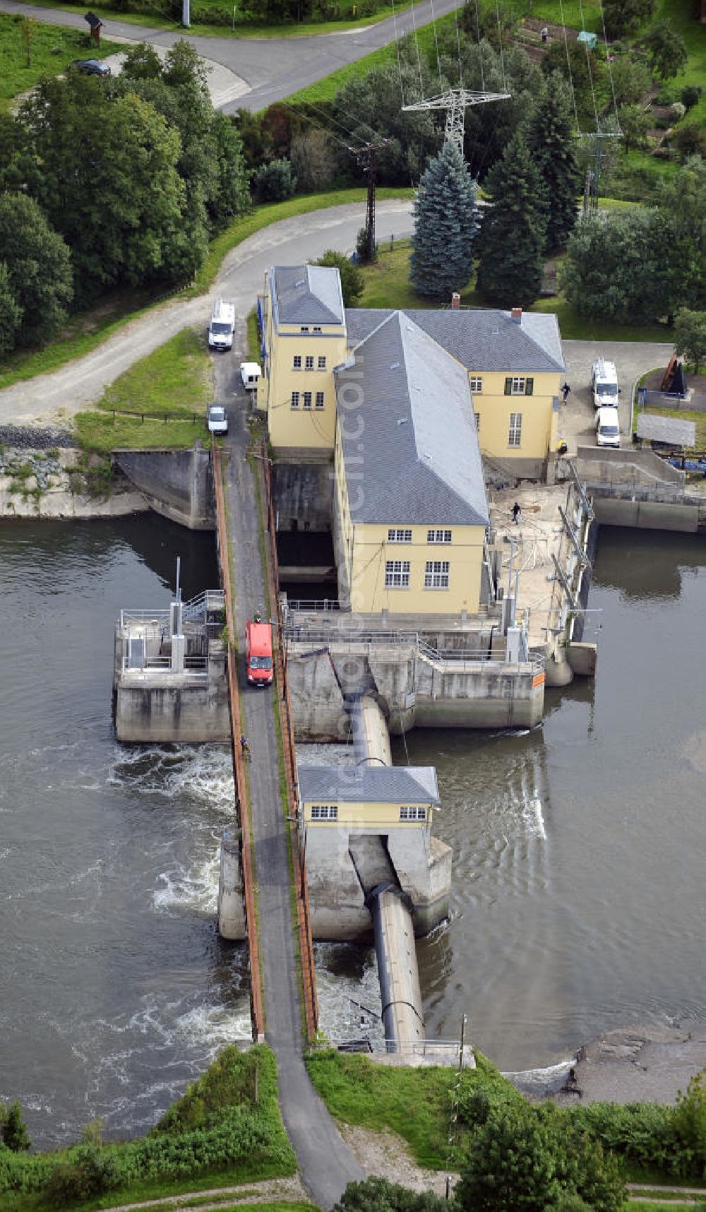 Aerial image Krauthausen - Das Wasserkraftwerk über die Werra im Ortsteil Pferdsdorf-Spichra. Das Kraftwerk wurde von 1923 bis 1925 erbaut und nach 14 Jahren Pause seit 1998 wieder durch die E.ON.Thüriner Energie betrieben. The hydropower plant across the Werra River near the district Pferdsdorf-Spichra.