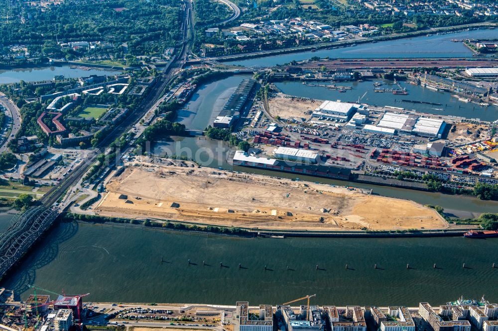 Aerial photograph Hamburg - Demolition work on the site of the former logistics center ruin Ueberseezentrum on Schuhmacherwerder - Moldauhafen in the district Kleiner Grasbrook in Hamburg, Germany