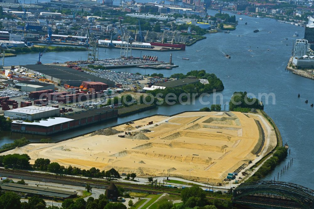 Hamburg from the bird's eye view: Demolition work on the site of the former logistics center ruin Ueberseezentrum on Schuhmacherwerder - Moldauhafen in the district Kleiner Grasbrook in Hamburg, Germany