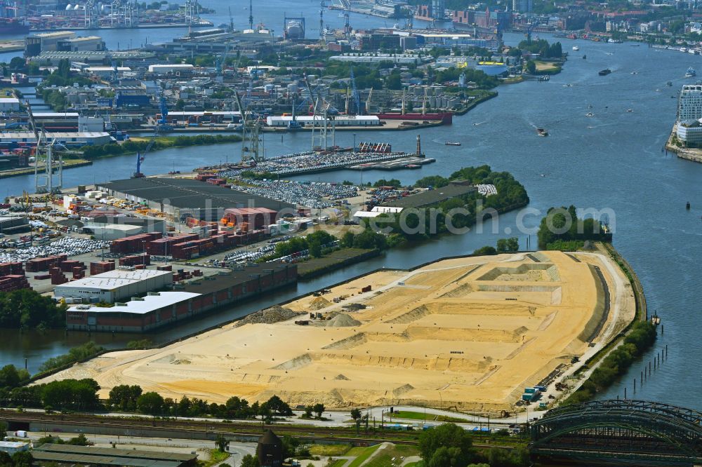 Aerial image Hamburg - Demolition work on the site of the former logistics center ruin Ueberseezentrum on Schuhmacherwerder - Moldauhafen in the district Kleiner Grasbrook in Hamburg, Germany