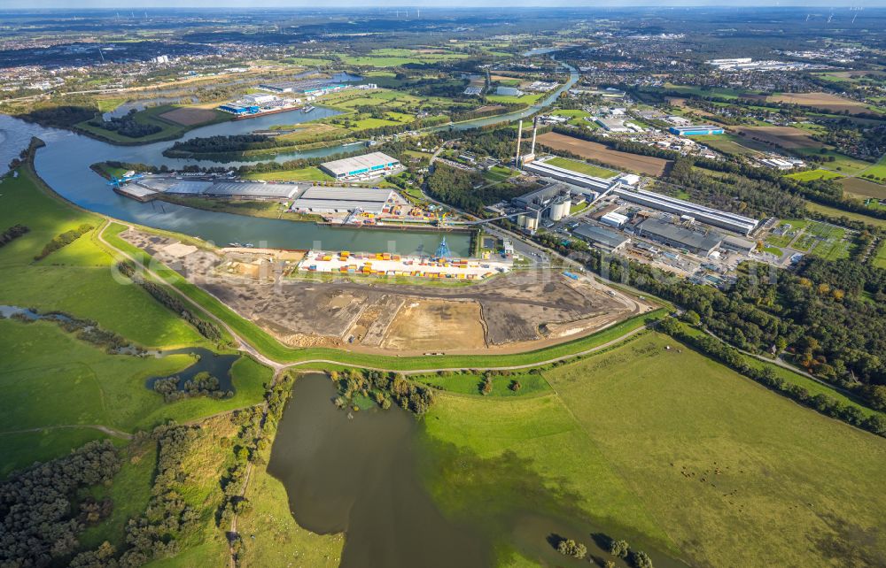 Voerde (Niederrhein) from the bird's eye view: Earthworks for the expansion of the container terminal in the container port of the Emmelsum inland port in Voerde (Lower Rhine) in the Ruhr area in the state of North Rhine-Westphalia, Germany