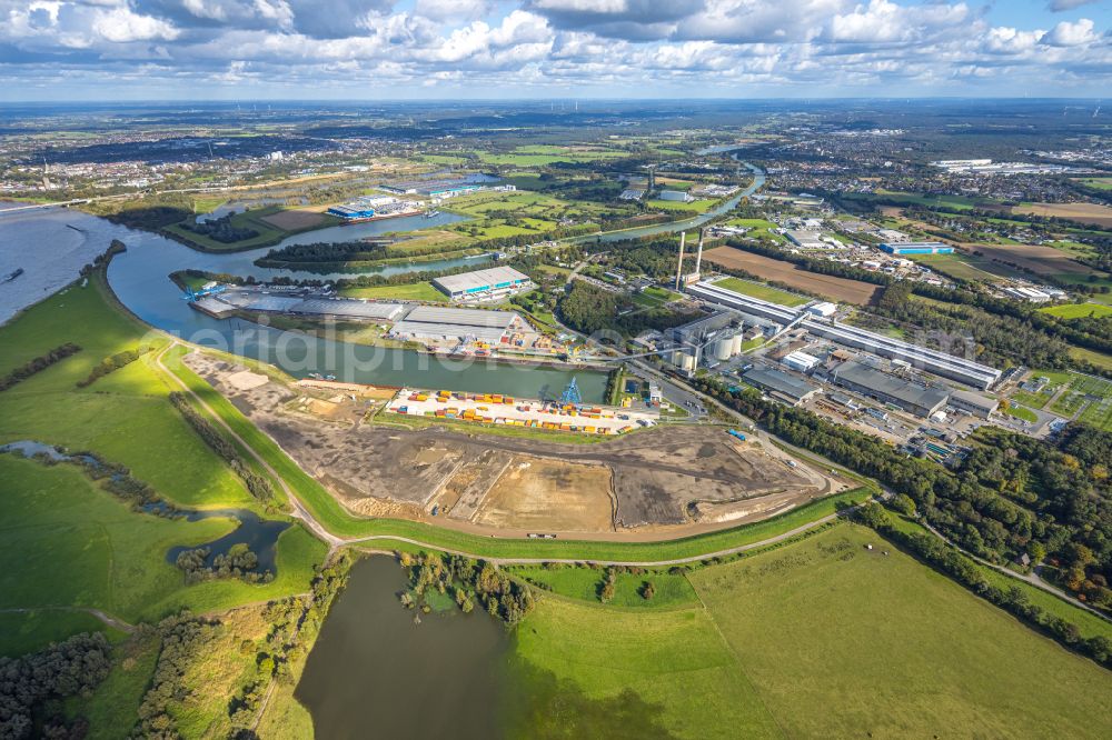 Aerial image Voerde (Niederrhein) - Earthworks for the expansion of the container terminal in the container port of the Emmelsum inland port in Voerde (Lower Rhine) in the Ruhr area in the state of North Rhine-Westphalia, Germany