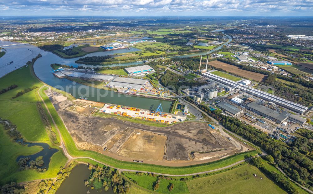 Aerial photograph Voerde (Niederrhein) - Earthworks for the expansion of the container terminal in the container port of the Emmelsum inland port in Voerde (Lower Rhine) in the Ruhr area in the state of North Rhine-Westphalia, Germany