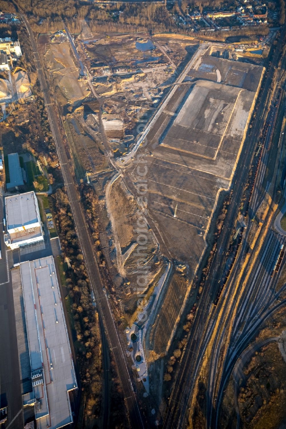 Aerial image Dortmund - Construction site with development works and embankments works auf dem Gelaende des ehemaligen Hoeschgelaendes in Dortmund in the state North Rhine-Westphalia