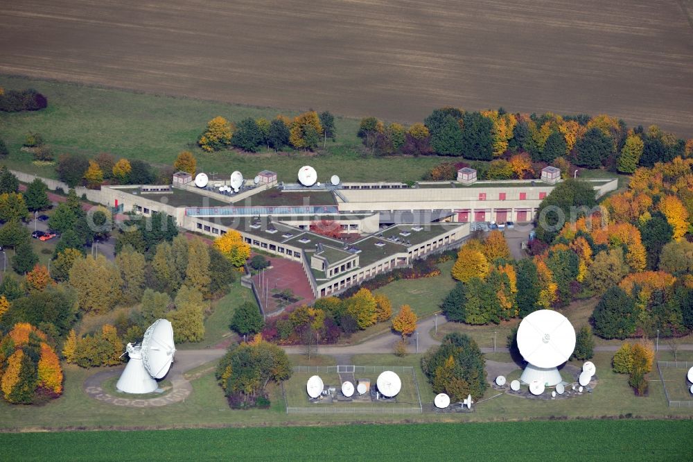 Groß Berkel from the bird's eye view: View of the ground station CET Teleport GmbH in Groß Berkel in the state Lower Saxony. CET Teleport GmbH is a specialist teleporting services provider. Currently it provides a wide range of media broadcasting and corporate VSAT services