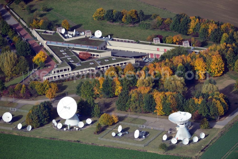 Aerial photograph Groß Berkel - View of the ground station CET Teleport GmbH in Groß Berkel in the state Lower Saxony. CET Teleport GmbH is a specialist teleporting services provider. Currently it provides a wide range of media broadcasting and corporate VSAT services