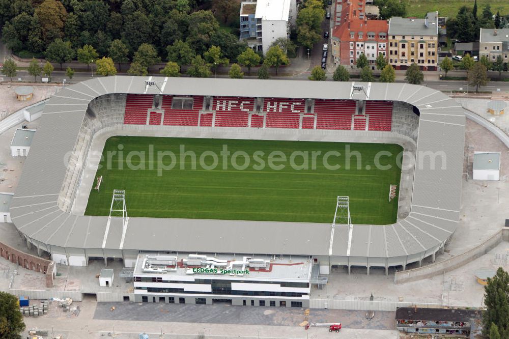 Aerial photograph Halle / Saale - Umbau des Erdgas Sportpark in Halle / Saale (vorher Kurt-Wabbel-Stadion). Das neue Stadion ist mit einer Flutlichtanlage ausgestattet und hat außer den Zuschauerplätzen, VIP-Logen und einen Business Bereich. The Erdgas Sportpark in Halle / Saale was refurbished. The new stadium has floodlights, VIP-lodges and a business area.