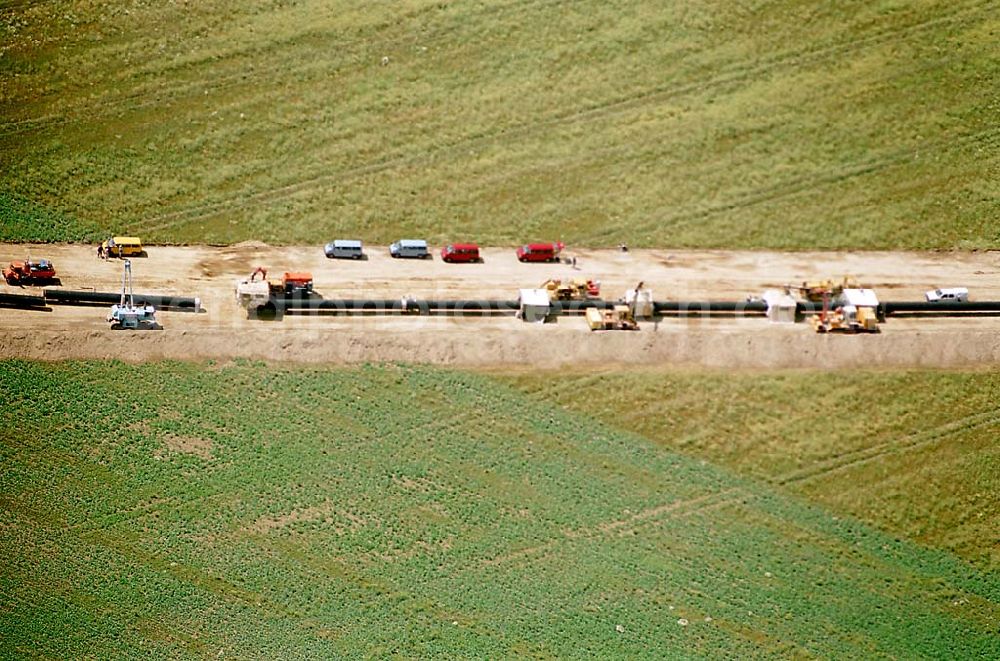 Bernau - Werneuchen / Brandenburg from the bird's eye view: Erdgasleitungsbau zwischen Bernau und Werneuchen. Datum: 24.06.03