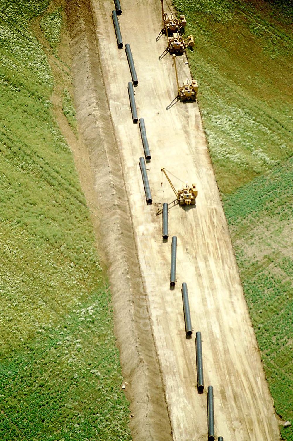 Bernau - Werneuchen / Brandenburg from the bird's eye view: Erdgasleitungsbau zwischen Bernau und Werneuchen. Datum: 24.06.03