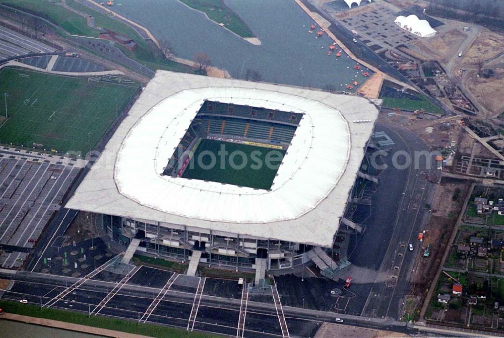 Wolfsburg from above - Blick auf die überdachte Volkswagen Arena (13.12.2002 eröffnet) des Sportvereins VfL Wolfsburg Sportverein VfL Wolfsburg: <