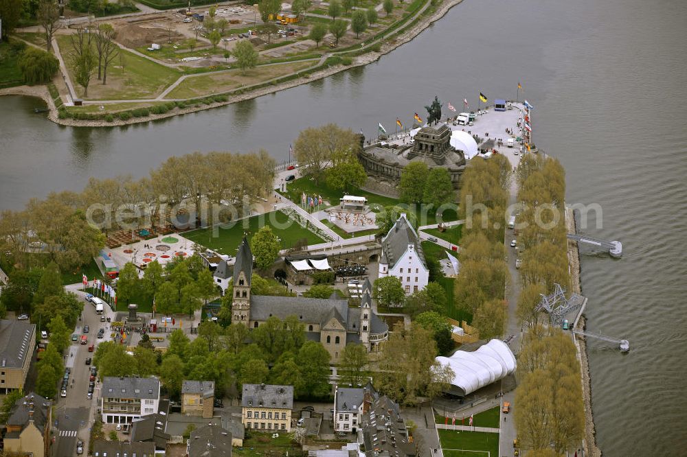 Aerial photograph Koblenz - Blick auf das Deutsche Eck zwischen Rhein und Mosel. Koblenz ist vom 15. April bis 16. Oktober 2011 Austragungsort der Bundesgartenschau BUGA 2011. View of the German corner between the Rhine and Mosel. Koblenz of 15 April to 16 October 2011 hosted the National Garden Festival BUGA 2011th.