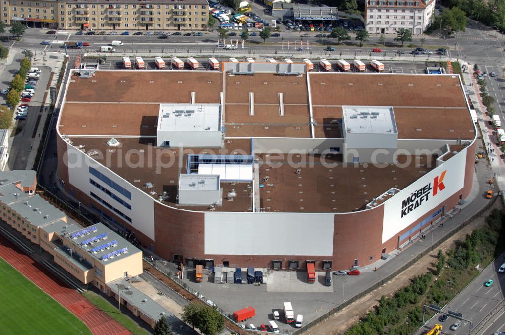 Berlin from above - Eröffnung des bisher größten Berliner Möbelhauses der Firma KRAFT / Möbel Höffner am Sachsendamm in Schöneberg. 40 000 Quadratmeter Verkaufsfläche auf vier Etagen, 20 000 Quadratmeter Lager und 500 neue Arbeitsplätze wird es dann vor Ort geben. Ausführende Baufirma ist die Klebl GmbH,Gößweinstraße 2,92318 Neumarkt,Tel.: (0 91 81) 9 00-0 frank.michaela@klebl.de,E-Mail: klebl@klebl.de