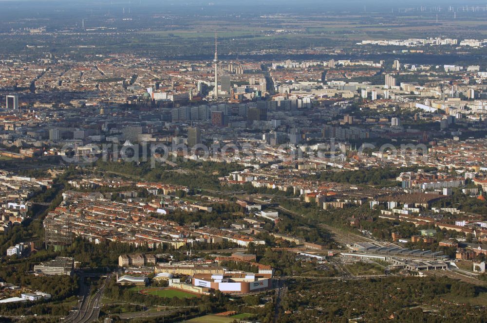 Aerial photograph Berlin - Eröffnung des bisher größten Berliner Möbelhauses der Firma KRAFT / Möbel Höffner am Sachsendamm in Schöneberg. 40 000 Quadratmeter Verkaufsfläche auf vier Etagen, 20 000 Quadratmeter Lager und 500 neue Arbeitsplätze wird es dann vor Ort geben. Ausführende Baufirma ist die Klebl GmbH,Gößweinstraße 2,92318 Neumarkt,Tel.: (0 91 81) 9 00-0 frank.michaela@klebl.de,E-Mail: klebl@klebl.de