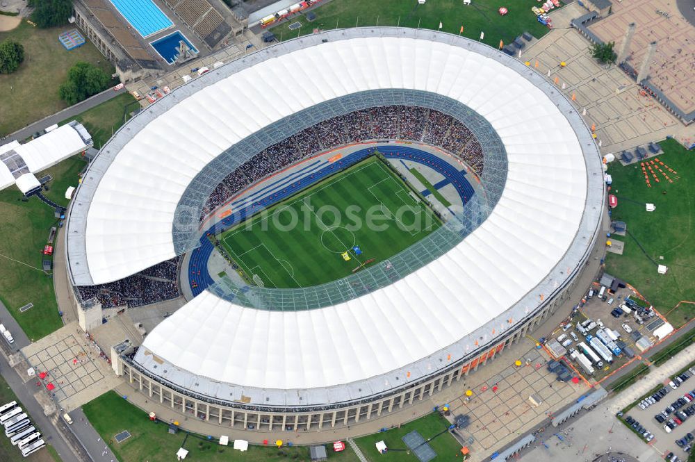 Aerial image Berlin - Blick auf das Eröffnungsspiel der Fußball-Weltmeisterschaft der Frauen 2011 im Berliner Olympiastadion. Die deutsche Nationalmannschaft der Frauen trifft auf die Mannschaft Kanadas, Die 6. Fußball-Weltmeisterschaft der Frauen (offiziell: FIFA Women’s World Cup Germany 2011 / „ FIFA Frauen-Weltmeisterschaft Deutschland 2011 “) wird vom 26. Juni bis 17. Juli 2011 im Land des Titelverteidigers Deutschland ausgetragen. Opening match of the FIFA Women's World Cup 2011 in Berlin's Olympic Stadium.