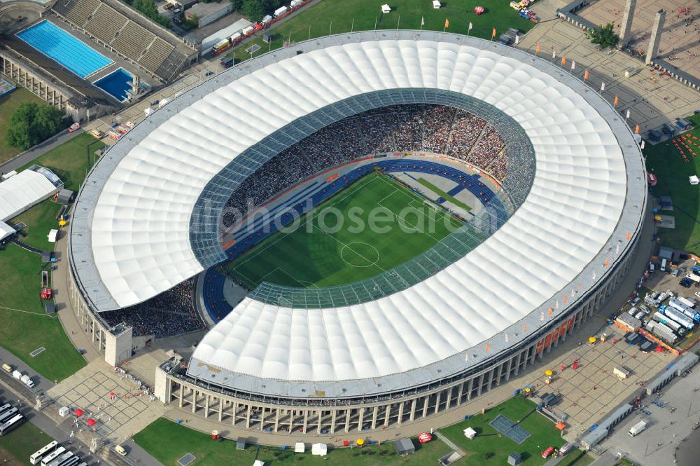 Aerial image Berlin - Blick auf das Eröffnungsspiel der Fußball-Weltmeisterschaft der Frauen 2011 im Berliner Olympiastadion. Die deutsche Nationalmannschaft der Frauen trifft auf die Mannschaft Kanadas, Die 6. Fußball-Weltmeisterschaft der Frauen (offiziell: FIFA Women’s World Cup Germany 2011 / „ FIFA Frauen-Weltmeisterschaft Deutschland 2011 “) wird vom 26. Juni bis 17. Juli 2011 im Land des Titelverteidigers Deutschland ausgetragen. Opening match of the FIFA Women's World Cup 2011 in Berlin's Olympic Stadium.