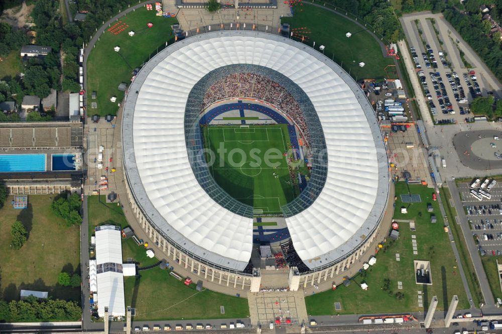 Aerial image Berlin - Blick auf das Eröffnungsspiel der Fußball-Weltmeisterschaft der Frauen 2011 im Berliner Olympiastadion. Die deutsche Nationalmannschaft der Frauen trifft auf die Mannschaft Kanadas, Die 6. Fußball-Weltmeisterschaft der Frauen (offiziell: FIFA Women’s World Cup Germany 2011 / „ FIFA Frauen-Weltmeisterschaft Deutschland 2011 “) wird vom 26. Juni bis 17. Juli 2011 im Land des Titelverteidigers Deutschland ausgetragen. Opening match of the FIFA Women's World Cup 2011 in Berlin's Olympic Stadium.