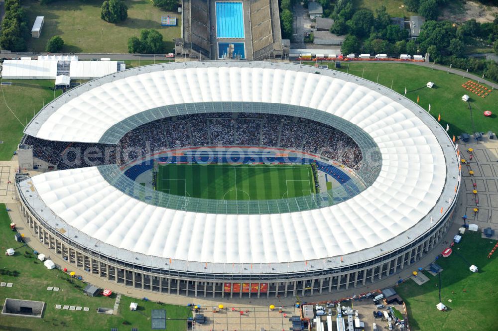 Aerial image Berlin - Blick auf das Eröffnungsspiel der Fußball-Weltmeisterschaft der Frauen 2011 im Berliner Olympiastadion. Die deutsche Nationalmannschaft der Frauen trifft auf die Mannschaft Kanadas, Die 6. Fußball-Weltmeisterschaft der Frauen (offiziell: FIFA Women’s World Cup Germany 2011 / „ FIFA Frauen-Weltmeisterschaft Deutschland 2011 “) wird vom 26. Juni bis 17. Juli 2011 im Land des Titelverteidigers Deutschland ausgetragen. Opening match of the FIFA Women's World Cup 2011 in Berlin's Olympic Stadium.