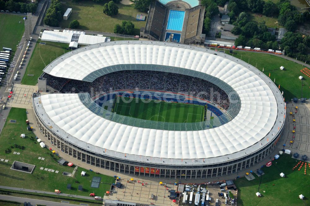 Aerial photograph Berlin - Blick auf das Eröffnungsspiel der Fußball-Weltmeisterschaft der Frauen 2011 im Berliner Olympiastadion. Die deutsche Nationalmannschaft der Frauen trifft auf die Mannschaft Kanadas, Die 6. Fußball-Weltmeisterschaft der Frauen (offiziell: FIFA Women’s World Cup Germany 2011 / „ FIFA Frauen-Weltmeisterschaft Deutschland 2011 “) wird vom 26. Juni bis 17. Juli 2011 im Land des Titelverteidigers Deutschland ausgetragen. Opening match of the FIFA Women's World Cup 2011 in Berlin's Olympic Stadium.