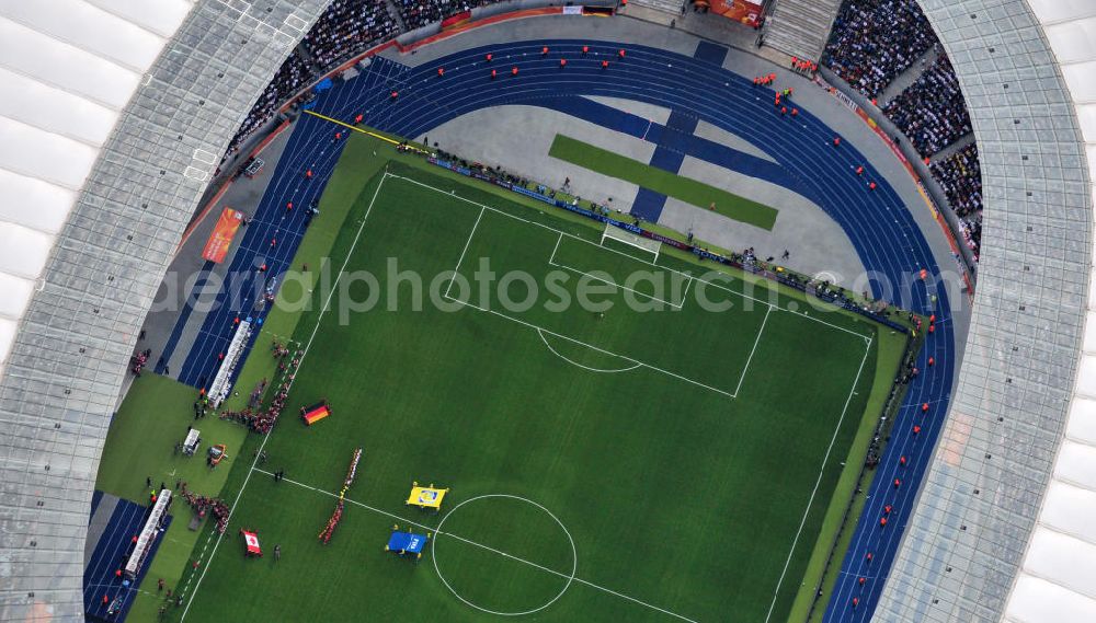 Berlin from above - Blick auf das Eröffnungsspiel der Fußball-Weltmeisterschaft der Frauen 2011 im Berliner Olympiastadion. Die deutsche Nationalmannschaft der Frauen trifft auf die Mannschaft Kanadas, Die 6. Fußball-Weltmeisterschaft der Frauen (offiziell: FIFA Women’s World Cup Germany 2011 / „ FIFA Frauen-Weltmeisterschaft Deutschland 2011 “) wird vom 26. Juni bis 17. Juli 2011 im Land des Titelverteidigers Deutschland ausgetragen. Opening match of the FIFA Women's World Cup 2011 in Berlin's Olympic Stadium.