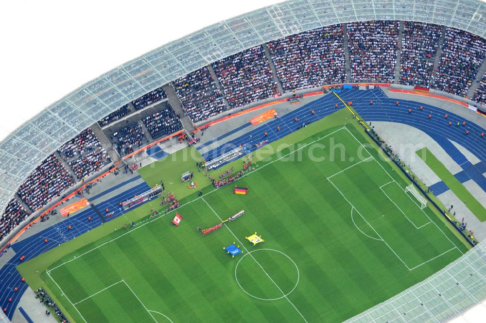 Berlin from above - Blick auf das Eröffnungsspiel der Fußball-Weltmeisterschaft der Frauen 2011 im Berliner Olympiastadion. Die deutsche Nationalmannschaft der Frauen trifft auf die Mannschaft Kanadas, Die 6. Fußball-Weltmeisterschaft der Frauen (offiziell: FIFA Women’s World Cup Germany 2011 / „ FIFA Frauen-Weltmeisterschaft Deutschland 2011 “) wird vom 26. Juni bis 17. Juli 2011 im Land des Titelverteidigers Deutschland ausgetragen. Opening match of the FIFA Women's World Cup 2011 in Berlin's Olympic Stadium.