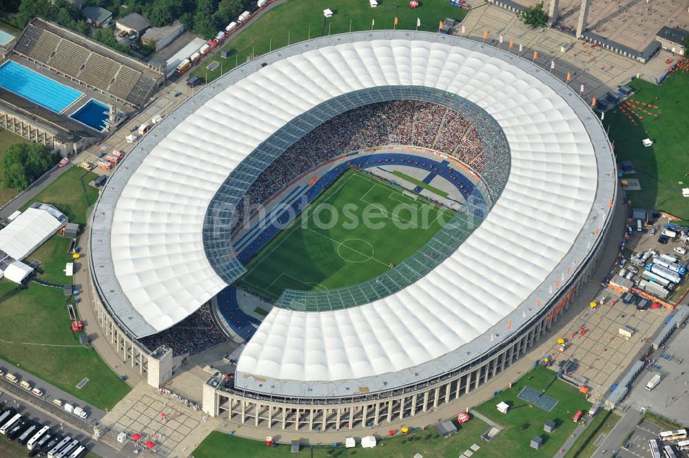 Aerial photograph Berlin - Blick auf das Eröffnungsspiel der Fußball-Weltmeisterschaft der Frauen 2011 im Berliner Olympiastadion. Die deutsche Nationalmannschaft der Frauen trifft auf die Mannschaft Kanadas, Die 6. Fußball-Weltmeisterschaft der Frauen (offiziell: FIFA Women’s World Cup Germany 2011 / „ FIFA Frauen-Weltmeisterschaft Deutschland 2011 “) wird vom 26. Juni bis 17. Juli 2011 im Land des Titelverteidigers Deutschland ausgetragen. Opening match of the FIFA Women's World Cup 2011 in Berlin's Olympic Stadium.