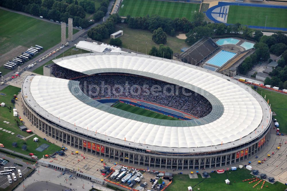 Aerial image Berlin - Blick auf das Eröffnungsspiel der Fußball-Weltmeisterschaft der Frauen 2011 im Berliner Olympiastadion. Die deutsche Nationalmannschaft der Frauen trifft auf die Mannschaft Kanadas, Die 6. Fußball-Weltmeisterschaft der Frauen (offiziell: FIFA Women’s World Cup Germany 2011 / „ FIFA Frauen-Weltmeisterschaft Deutschland 2011 “) wird vom 26. Juni bis 17. Juli 2011 im Land des Titelverteidigers Deutschland ausgetragen. Opening match of the FIFA Women's World Cup 2011 in Berlin's Olympic Stadium.