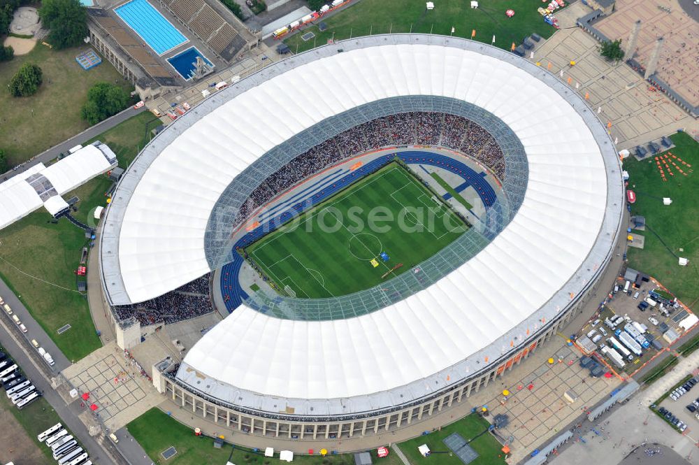 Aerial image Berlin - Blick auf das Eröffnungsspiel der Fußball-Weltmeisterschaft der Frauen 2011 im Berliner Olympiastadion. Die deutsche Nationalmannschaft der Frauen trifft auf die Mannschaft Kanadas, Die 6. Fußball-Weltmeisterschaft der Frauen (offiziell: FIFA Women’s World Cup Germany 2011 / „ FIFA Frauen-Weltmeisterschaft Deutschland 2011 “) wird vom 26. Juni bis 17. Juli 2011 im Land des Titelverteidigers Deutschland ausgetragen. Opening match of the FIFA Women's World Cup 2011 in Berlin's Olympic Stadium.