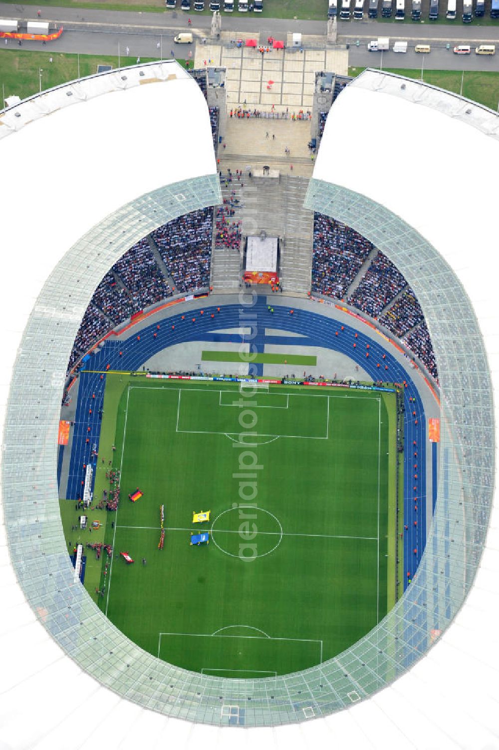 Aerial photograph Berlin - Blick auf das Eröffnungsspiel der Fußball-Weltmeisterschaft der Frauen 2011 im Berliner Olympiastadion. Die deutsche Nationalmannschaft der Frauen trifft auf die Mannschaft Kanadas, Die 6. Fußball-Weltmeisterschaft der Frauen (offiziell: FIFA Women’s World Cup Germany 2011 / „ FIFA Frauen-Weltmeisterschaft Deutschland 2011 “) wird vom 26. Juni bis 17. Juli 2011 im Land des Titelverteidigers Deutschland ausgetragen. Opening match of the FIFA Women's World Cup 2011 in Berlin's Olympic Stadium.