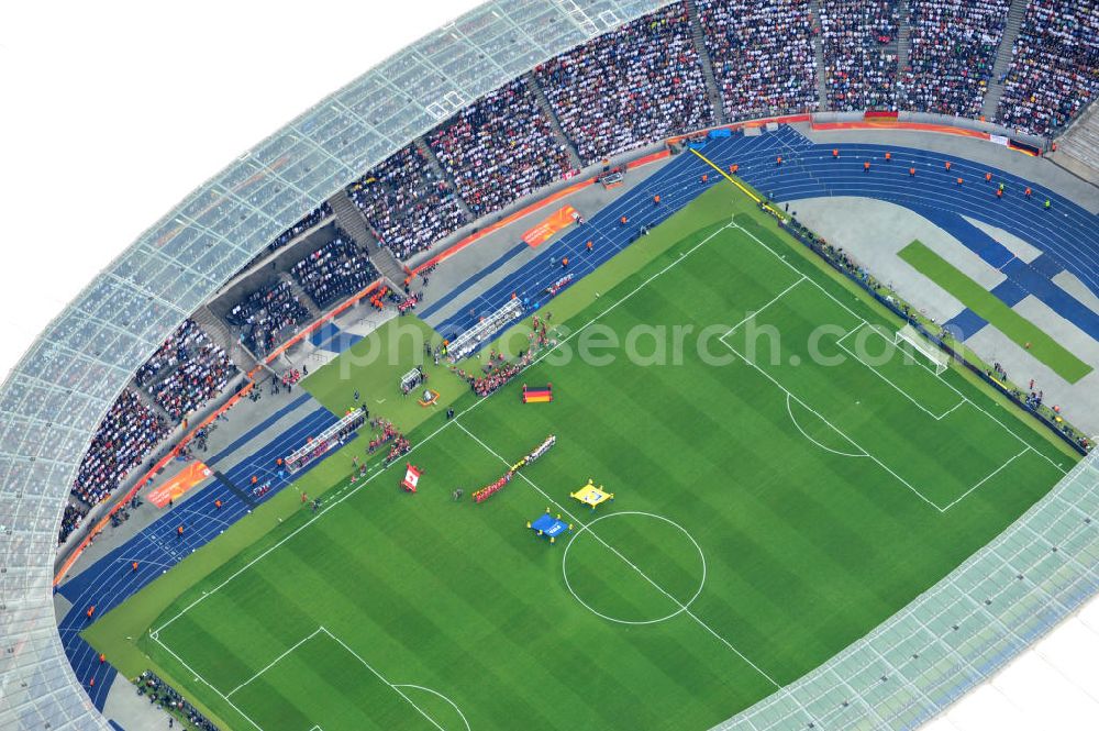 Berlin from above - Blick auf das Eröffnungsspiel der Fußball-Weltmeisterschaft der Frauen 2011 im Berliner Olympiastadion. Die deutsche Nationalmannschaft der Frauen trifft auf die Mannschaft Kanadas, Die 6. Fußball-Weltmeisterschaft der Frauen (offiziell: FIFA Women’s World Cup Germany 2011 / „ FIFA Frauen-Weltmeisterschaft Deutschland 2011 “) wird vom 26. Juni bis 17. Juli 2011 im Land des Titelverteidigers Deutschland ausgetragen. Opening match of the FIFA Women's World Cup 2011 in Berlin's Olympic Stadium.