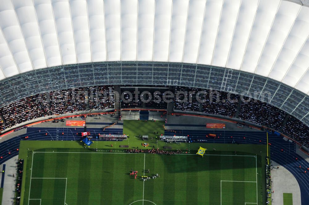 Berlin from the bird's eye view: Blick auf das Eröffnungsspiel der Fußball-Weltmeisterschaft der Frauen 2011 im Berliner Olympiastadion. Die deutsche Nationalmannschaft der Frauen trifft auf die Mannschaft Kanadas, Die 6. Fußball-Weltmeisterschaft der Frauen (offiziell: FIFA Women’s World Cup Germany 2011 / „ FIFA Frauen-Weltmeisterschaft Deutschland 2011 “) wird vom 26. Juni bis 17. Juli 2011 im Land des Titelverteidigers Deutschland ausgetragen. Opening match of the FIFA Women's World Cup 2011 in Berlin's Olympic Stadium.