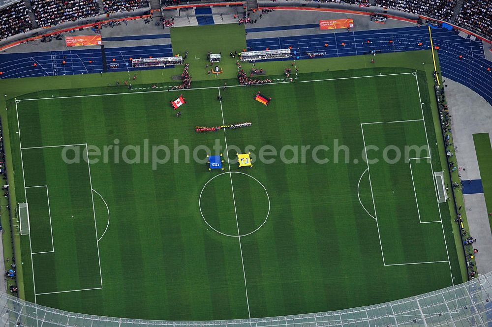 Berlin from above - Blick auf das Eröffnungsspiel der Fußball-Weltmeisterschaft der Frauen 2011 im Berliner Olympiastadion. Die deutsche Nationalmannschaft der Frauen trifft auf die Mannschaft Kanadas, Die 6. Fußball-Weltmeisterschaft der Frauen (offiziell: FIFA Women’s World Cup Germany 2011 / „ FIFA Frauen-Weltmeisterschaft Deutschland 2011 “) wird vom 26. Juni bis 17. Juli 2011 im Land des Titelverteidigers Deutschland ausgetragen. Opening match of the FIFA Women's World Cup 2011 in Berlin's Olympic Stadium.