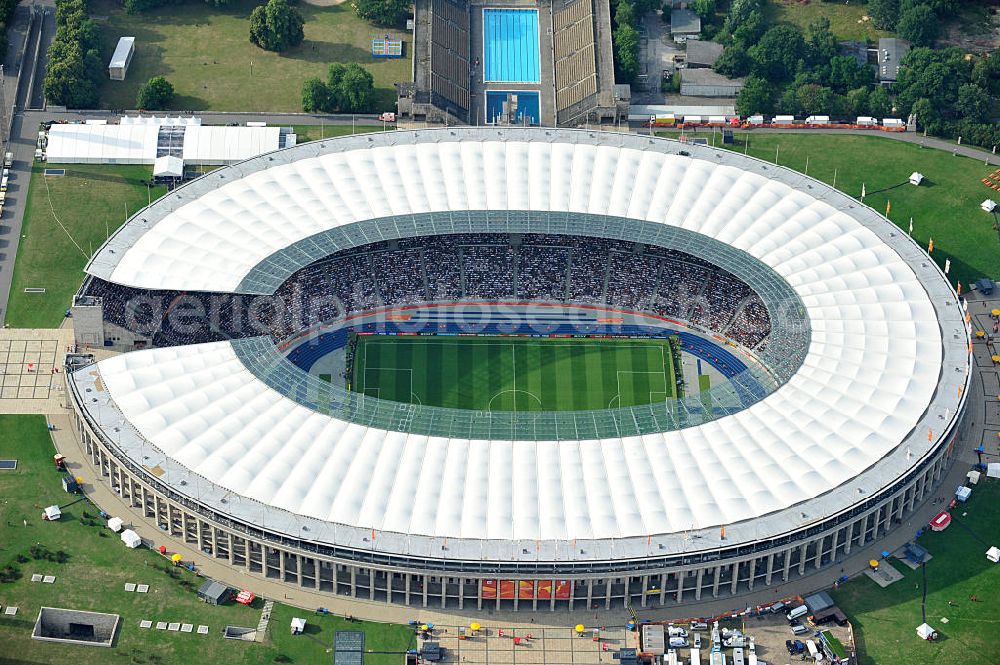 Aerial photograph Berlin - Blick auf das Eröffnungsspiel der Fußball-Weltmeisterschaft der Frauen 2011 im Berliner Olympiastadion. Die deutsche Nationalmannschaft der Frauen trifft auf die Mannschaft Kanadas, Die 6. Fußball-Weltmeisterschaft der Frauen (offiziell: FIFA Women’s World Cup Germany 2011 / „ FIFA Frauen-Weltmeisterschaft Deutschland 2011 “) wird vom 26. Juni bis 17. Juli 2011 im Land des Titelverteidigers Deutschland ausgetragen. Opening match of the FIFA Women's World Cup 2011 in Berlin's Olympic Stadium.