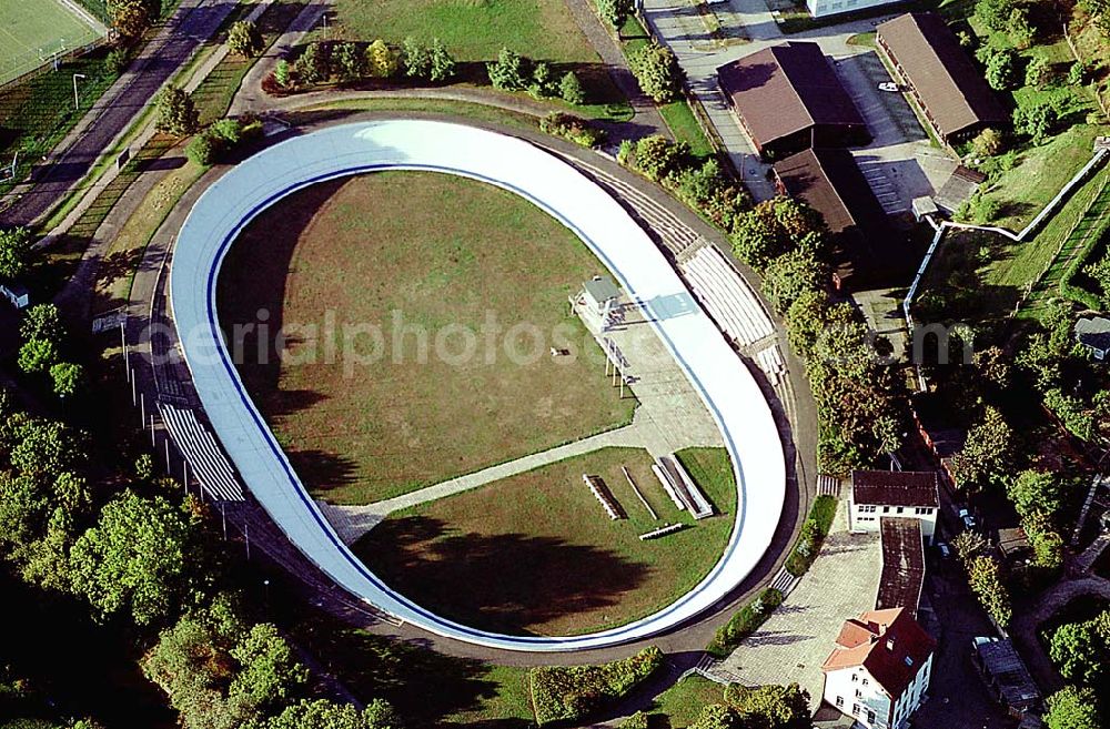 Erfurt / Thüringen from the bird's eye view: Erfurt / Thüringen Blick auf die Radrennbahn in Erfurt Erfurter Sportbetrieb (ESB) Friedrich-Ebert-Straße 61, 99096 Erfurt Tel.: 03 61/655 30 01 Fax: 03 61/655 30 09 E-Mail: sportbetrieb@erfurt.de 21.09.2003