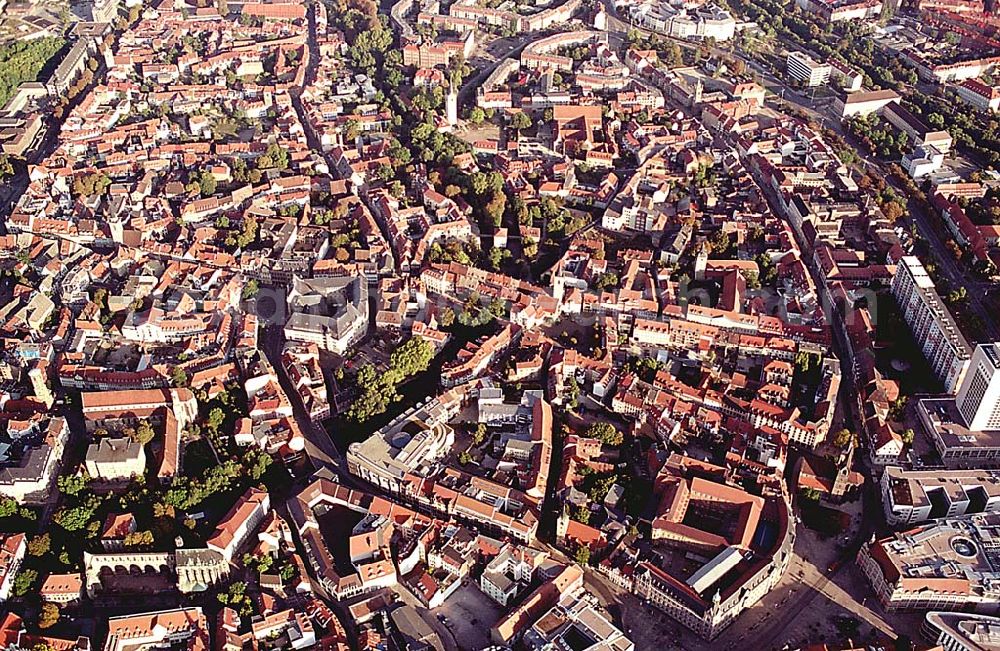 Erfurt / Thüringen from the bird's eye view: 21.09.2003 Erfurt / Thüringen Blick auf Stadtzentrum, Anger und Hotel Radisson SAS