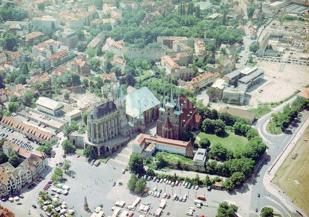 Erfurt from above - Erfurter Dom mit dem Marktplatz in der Stadtmitte.