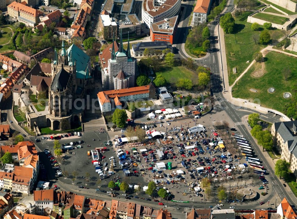 Aerial image Erfurt - The Erfurt Cathedral and the Severi Church on the dome square in Erfurt in the state of Thuringia. The former Mary church, a gotic and roman building with a distinct nave, is the cathedral of the bishop of Erfurt. The Severi church with its 3 towers is right next to it. It is one of the important gotic buildings in Germany. The ensemble is located on the dome mountain and is one of the landmarks of the city. On the square in front of it, there are several events and markets throughout the year