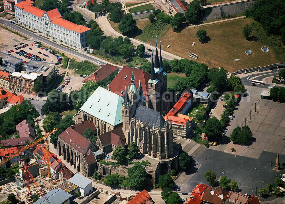 Aerial photograph Erfurt - Blick über die St. Severikirche und den Erfurter Dom, ehemalige Marienkirche auf den Domplatz und die Altstadt Erfurts. View of the St. Severus and the Erfurt Cathedral, the former St. Mary's Church at the Cathedral Square and the old town of Erfurt.