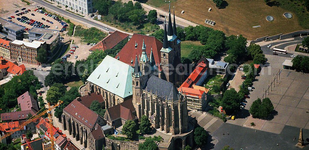 Erfurt from above - Blick über die St. Severikirche und den Erfurter Dom, ehemalige Marienkirche auf den Domplatz und die Altstadt Erfurts. View of the St. Severus and the Erfurt Cathedral, the former St. Mary's Church at the Cathedral Square and the old town of Erfurt.