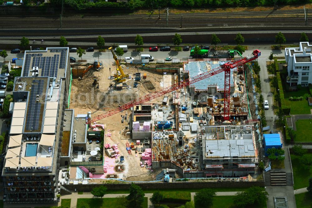 Bingen am Rhein from the bird's eye view: Additional new building high-rise construction site of the hotel complex Hotel Papa Rhein on street Hafenstrasse in Bingen am Rhein in the state Rhineland-Palatinate, Germany