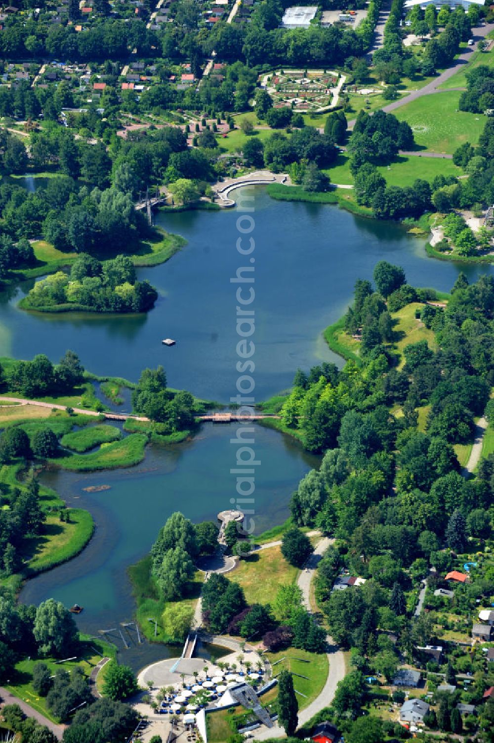 Aerial image Berlin Britz - Blick auf den Britzer Garten, einem 90 Hektar großen Erholungspark , welcher anläßlich der Bundesgartenschau 1985 errichtet wurde. View of the Britz Garden, a 90-acre recreation park, which was built during the Federal Garden Show 1985th.