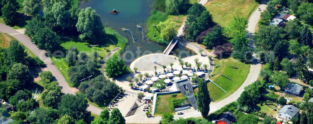 Berlin Britz from the bird's eye view: Blick auf den Britzer Garten, einem 90 Hektar großen Erholungspark , welcher anläßlich der Bundesgartenschau 1985 errichtet wurde. View of the Britz Garden, a 90-acre recreation park, which was built during the Federal Garden Show 1985th.