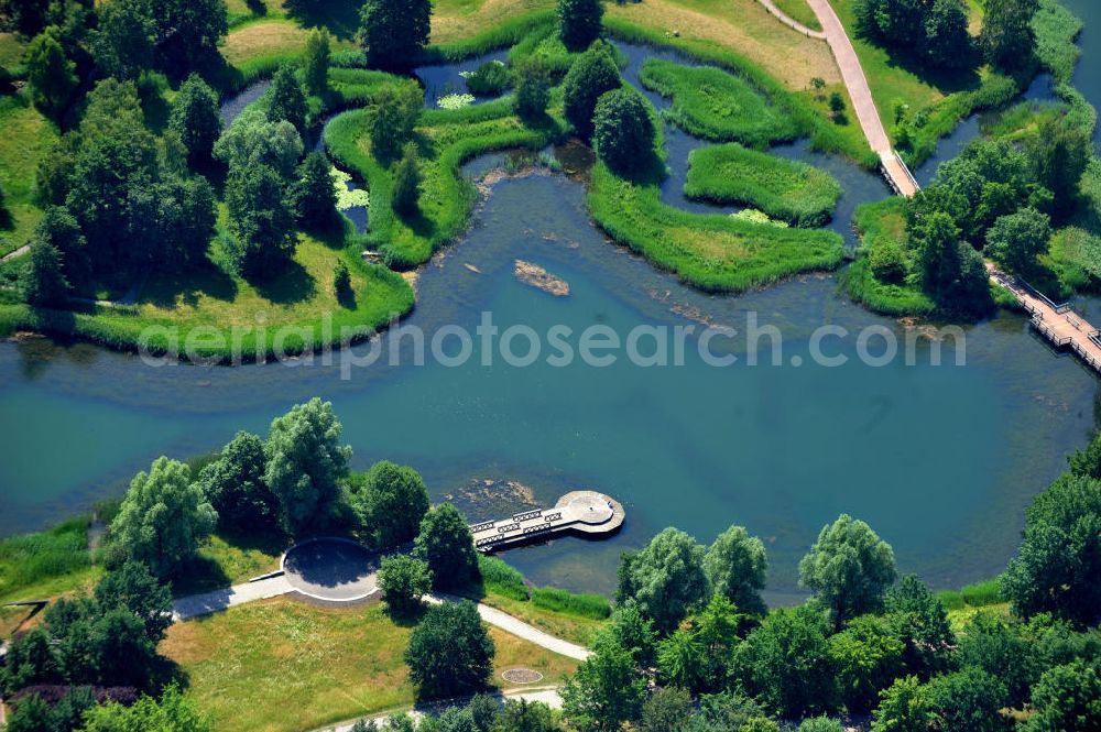 Aerial photograph Berlin Britz - Blick auf den Britzer Garten, einem 90 Hektar großen Erholungspark , welcher anläßlich der Bundesgartenschau 1985 errichtet wurde. View of the Britz Garden, a 90-acre recreation park, which was built during the Federal Garden Show 1985th.