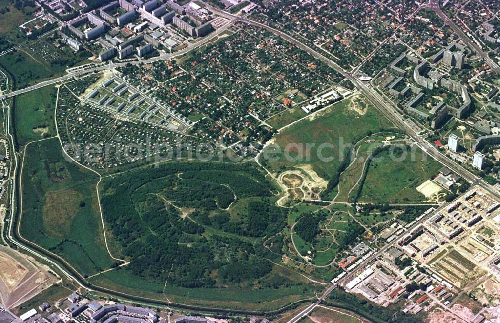 Berlin - Marzahn from above - Erholungspark Marzahn aus 10000 ft Höhe.