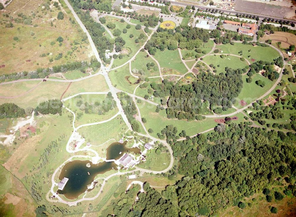 Berlin - Marzahn from the bird's eye view: Erholungspark Marzahn am Kienberg.