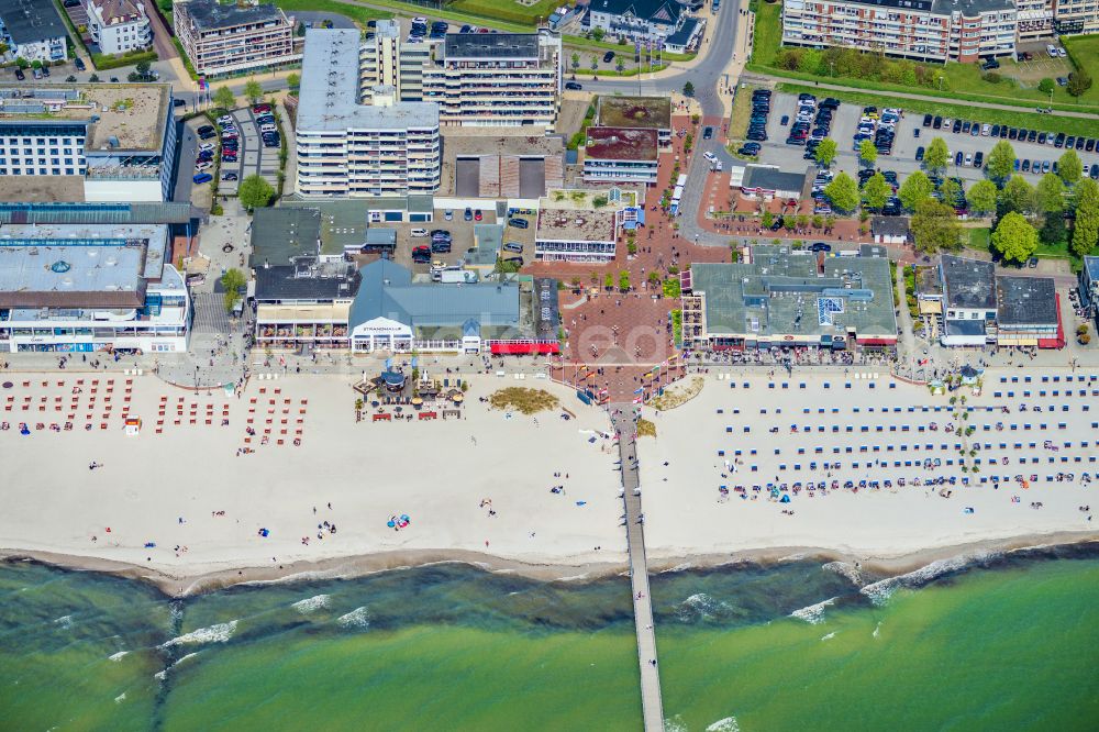 Aerial photograph Grömitz - Adventure pool Wave on the Kurpromenade street in Groemitz on the Baltic Sea coast in the state Schleswig-Holstein, Germany