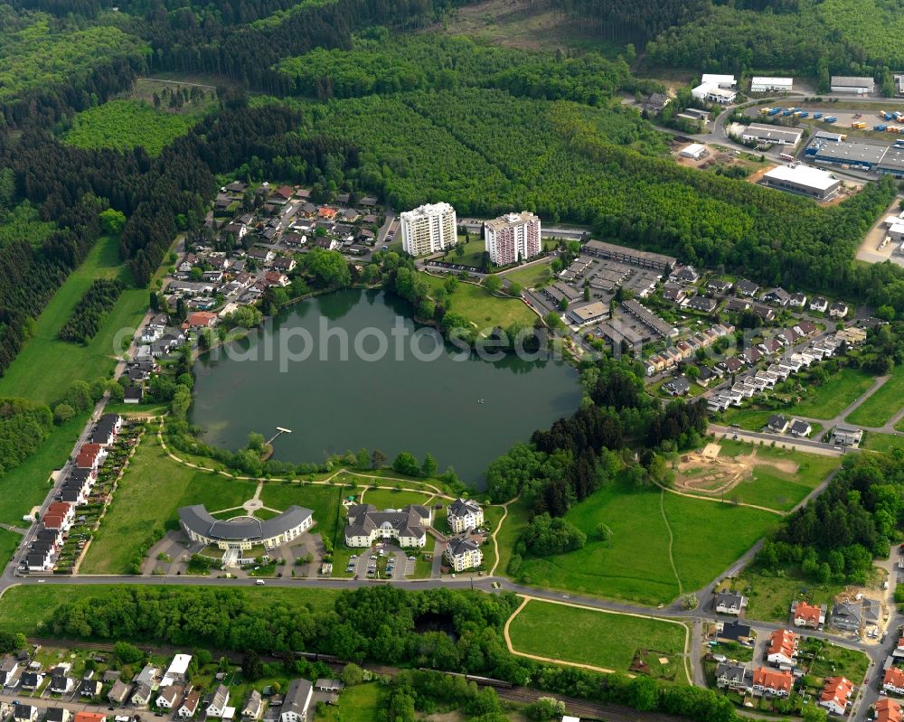 Aerial photograph Ransbach-Baumbach - Lake Erlenhofsee in the town of Ransbach-Baumbach in the state of Rhineland-Palatinate. The town is located in the county district of Westerwaldkreis, in the Naturpark Nassau. It is a centre of pottery and clay works. The lake is located in the East of the town and surrounded by residential buildings and care facilities for the elderly