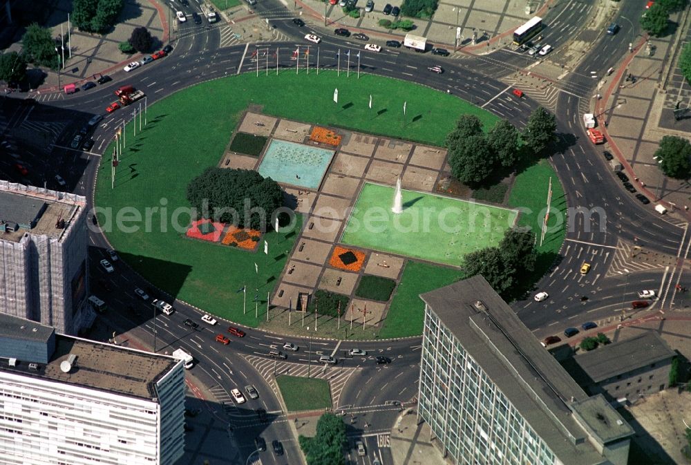 Berlin from above - The Ernst-Reuter-Platz is a major transport hub in Berlin-Charlottenburg. He is the multi-lane roundabout from the east-west road tangent of 17 June - Bismarkstraße crossed. The development of the course are high-rise buildings are counted for the post-war modernism and are partly used by the Technical University of Berlin. Is named the place after a former governing mayor of Berlin