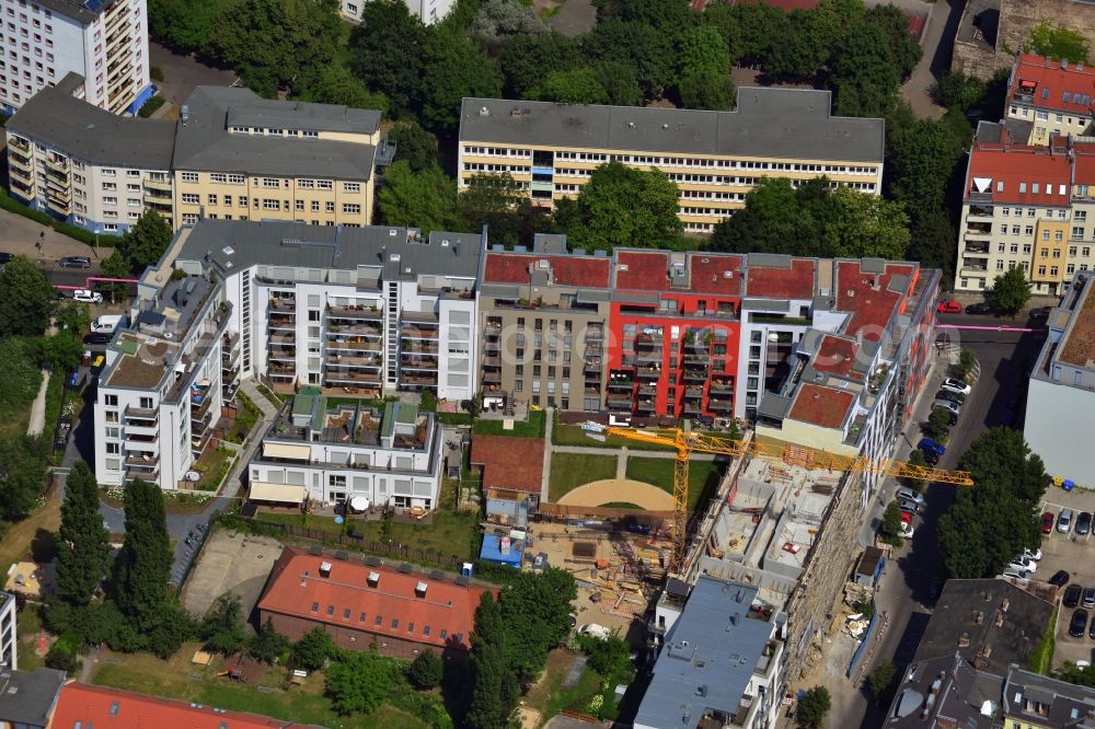 Berlin from above - View of the in-fill development with the second stage of construction of the Quartier 100 in the Gartenstrasse corner Tieckstrasse. The housing construction is built by the ANES Bauausführungen Berlin GmbH. The building is administrated by the W & N Immobilien-Vertriebsgesellschaft mbH