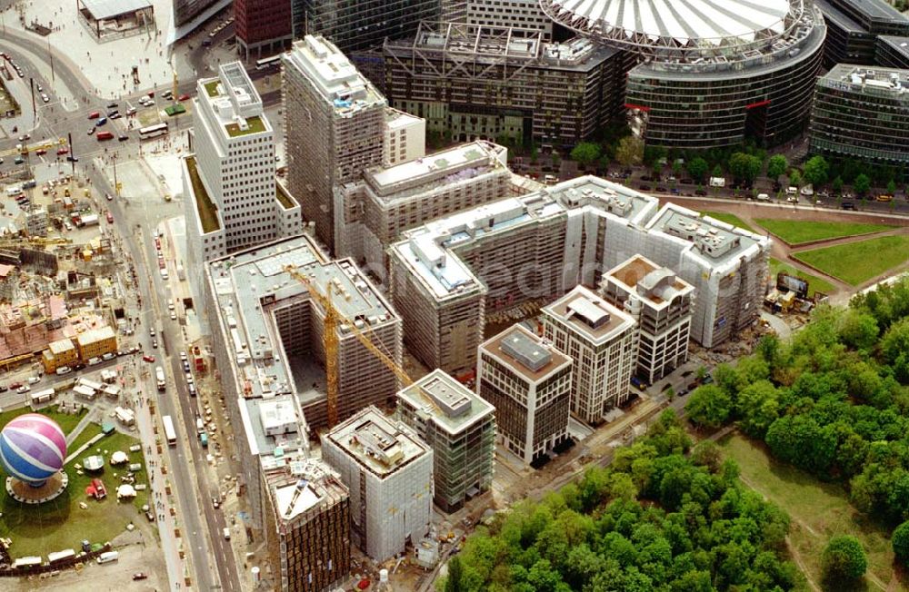 Aerial photograph Berlin - Tiergarten - Errichtung des Beisheim-Centers am Potsdamer Platz in Berlin - Tiergarten.